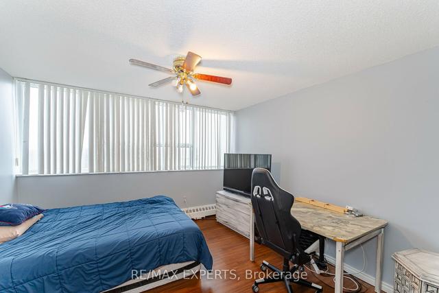 703 - 530 Lolita Gdns, Condo with 3 bedrooms, 1 bathrooms and 1 parking in Mississauga ON | Image 4