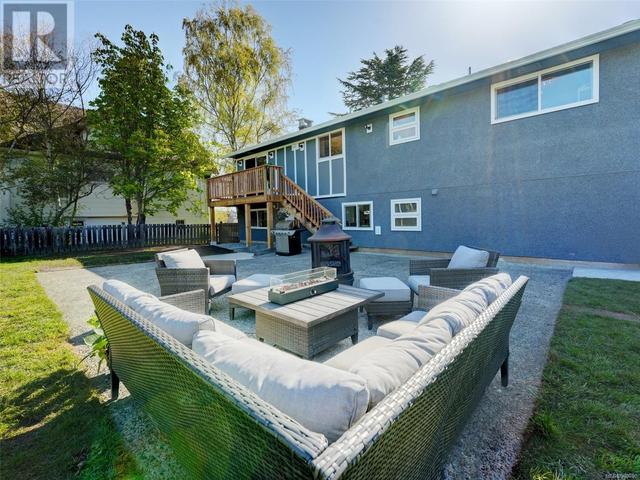 3240 Eldon Pl, House detached with 5 bedrooms, 2 bathrooms and 2 parking in Saanich BC | Image 30