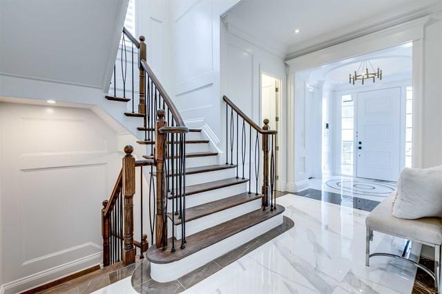 18 Daniel Cozens Crt, House detached with 5 bedrooms, 6 bathrooms and 6 parking in Toronto ON | Image 1