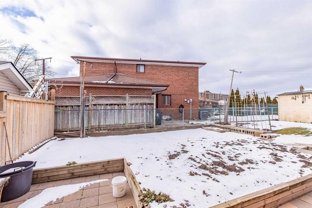 4 Grenadine Crt, House semidetached with 4 bedrooms, 3 bathrooms and 3 parking in Toronto ON | Image 25