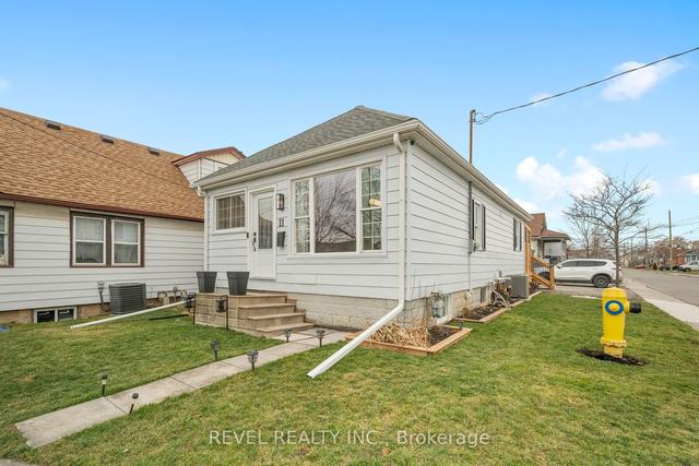 11 Delaware St, House detached with 2 bedrooms, 2 bathrooms and 2 parking in St. Catharines ON | Image 23
