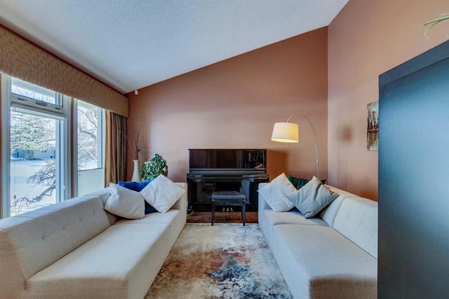 131 Strathbury Bay Sw, House detached with 4 bedrooms, 2 bathrooms and 4 parking in Calgary AB | Image 5