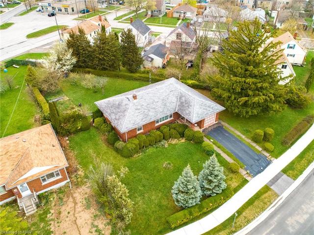 2 Foley Crescent, House detached with 3 bedrooms, 1 bathrooms and 2 parking in Thorold ON | Image 2