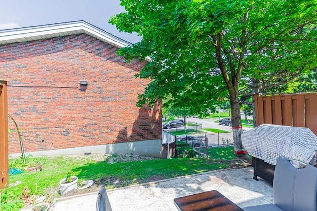 32 Trailridge Cres, Townhouse with 3 bedrooms, 3 bathrooms and 2 parking in Toronto ON | Image 18