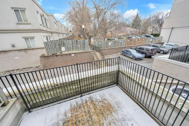 66f Finch Ave W, Townhouse with 3 bedrooms, 3 bathrooms and 2 parking in Toronto ON | Image 5
