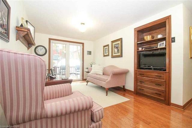 305 Maitland Ave, House detached with 3 bedrooms, 2 bathrooms and 2 parking in Peterborough ON | Image 6