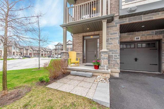 44 Southshore Cres, House attached with 3 bedrooms, 2 bathrooms and 1 parking in Hamilton ON | Image 3