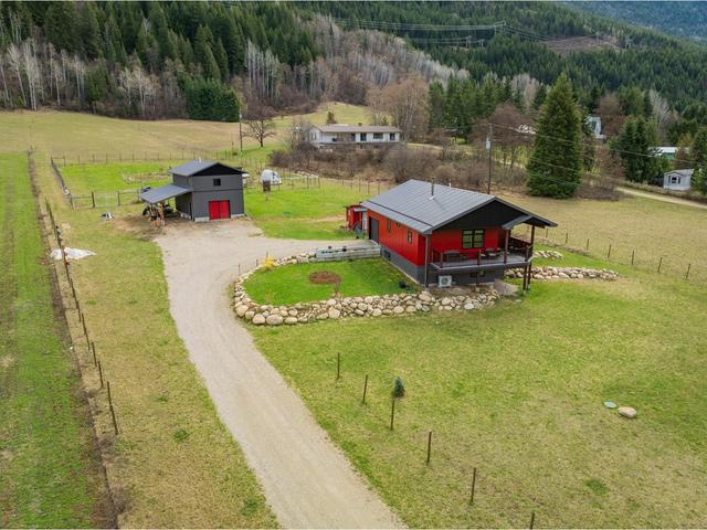 2346 Upper Glade Road, House detached with 2 bedrooms, 3 bathrooms and 10 parking in Central Kootenay I BC | Image 54