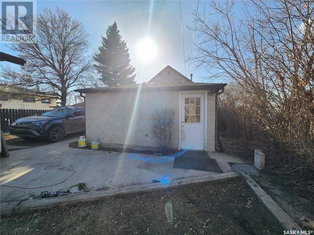 214 Government Road S, House detached with 2 bedrooms, 2 bathrooms and null parking in Weyburn SK | Image 28