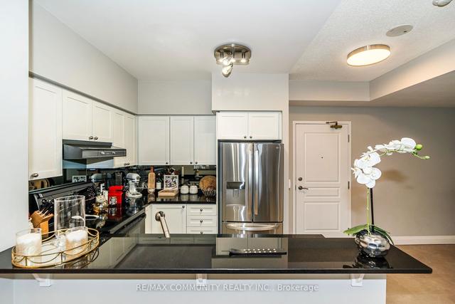 718 - 16 Dallimore Circ, Condo with 2 bedrooms, 2 bathrooms and 2 parking in Toronto ON | Image 16