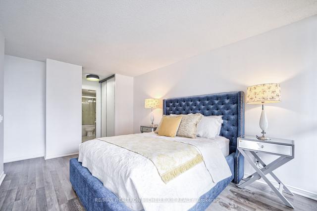 1901 - 7 Bishop Ave, Condo with 2 bedrooms, 2 bathrooms and 1 parking in Toronto ON | Image 10