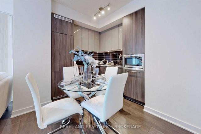 1911 - 125 Blue Jays Way, Condo with 2 bedrooms, 2 bathrooms and 1 parking in Toronto ON | Image 9