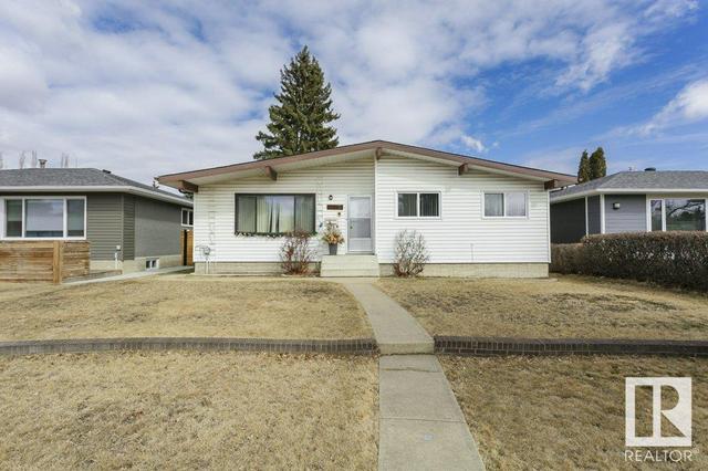 11440 38 Av Nw, House detached with 4 bedrooms, 2 bathrooms and null parking in Edmonton AB | Image 3