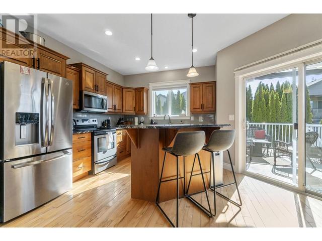 1770 23 Street Ne, House detached with 5 bedrooms, 3 bathrooms and 2 parking in Salmon Arm BC | Image 12