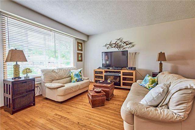 1002 Florell Dr, House semidetached with 3 bedrooms, 2 bathrooms and 2 parking in Oshawa ON | Image 3