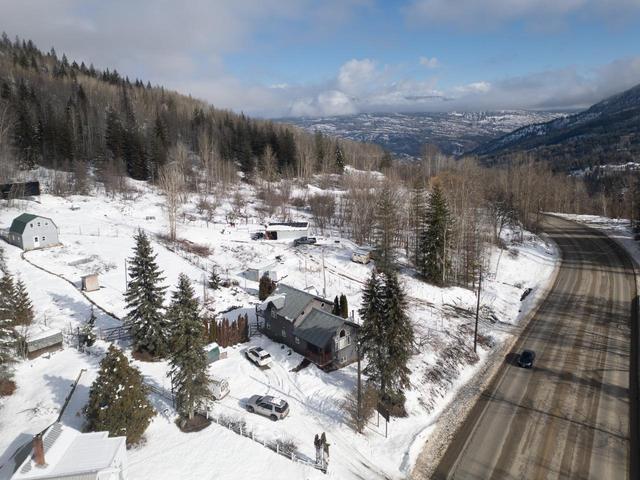 2735 Highway 3b, House detached with 2 bedrooms, 2 bathrooms and null parking in Kootenay Boundary B BC | Image 5