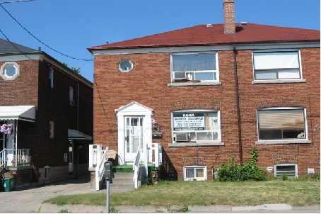 960 Pape Ave, House semidetached with 3 bedrooms, 2 bathrooms and 2 parking in Toronto ON | Image 1