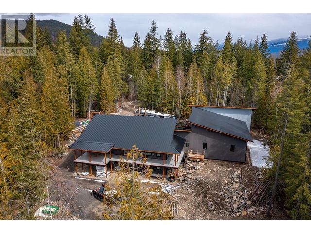 40 Lidstone Road, House detached with 7 bedrooms, 4 bathrooms and 40 parking in North Okanagan F BC | Image 2