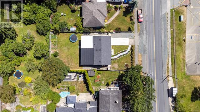 4149 Glanford Ave, House detached with 6 bedrooms, 3 bathrooms and 2 parking in Saanich BC | Image 41