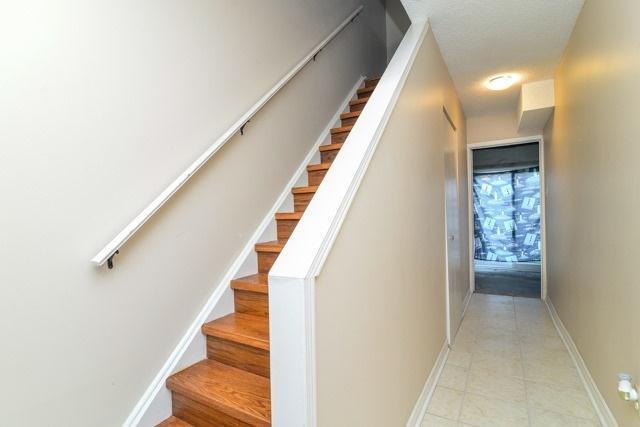 80 Enmount Dr, Townhouse with 3 bedrooms, 2 bathrooms and 1 parking in Brampton ON | Image 3