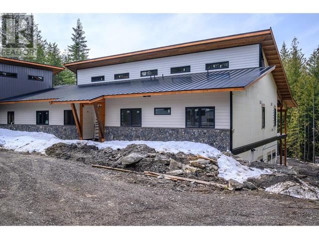40 Lidstone Road, House detached with 7 bedrooms, 4 bathrooms and 40 parking in North Okanagan F BC | Image 4
