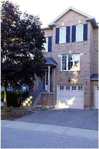 36 - 2 Clay Brick Crt, Townhouse with 3 bedrooms, 3 bathrooms and 1 parking in Brampton ON | Image 1