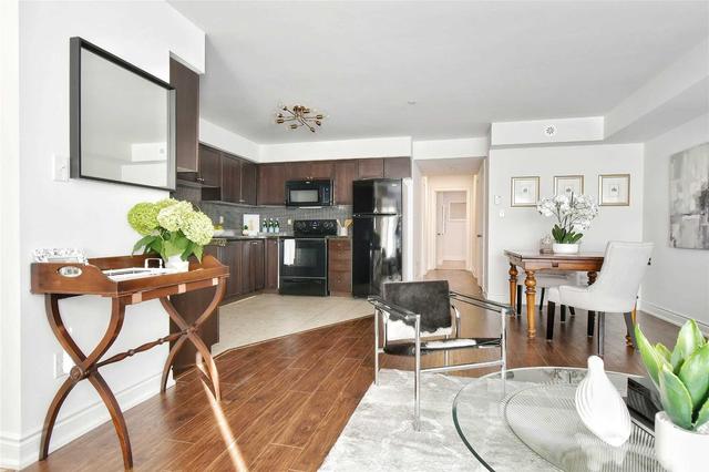 3 - 51 Hays Blvd, Townhouse with 2 bedrooms, 2 bathrooms and 2 parking in Oakville ON | Image 3