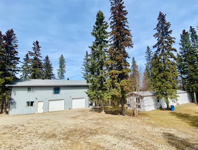 213 Westwood Way, House detached with 3 bedrooms, 2 bathrooms and 4 parking in Clearwater County AB | Image 2