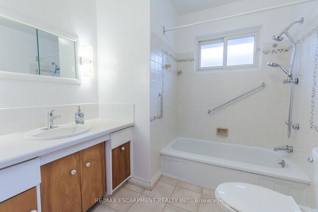 136 West 31st St, House detached with 3 bedrooms, 2 bathrooms and 3 parking in Hamilton ON | Image 11