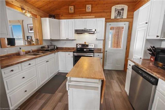 240 Little Pike Bay, House detached with 3 bedrooms, 2 bathrooms and 5 parking in Northern Bruce Peninsula ON | Image 8