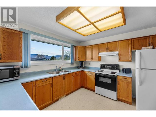 1157 Trevor Drive, House detached with 5 bedrooms, 2 bathrooms and 6 parking in West Kelowna BC | Image 5