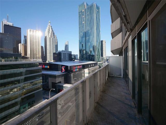 1002 - 100 Harbour St, Condo with 2 bedrooms, 2 bathrooms and 0 parking in Toronto ON | Image 7