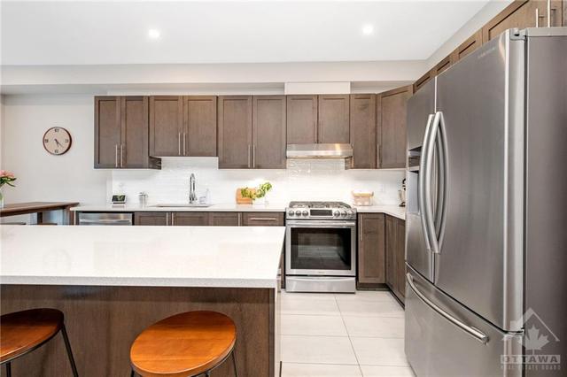 18 Gardenpost Terrace, Townhouse with 3 bedrooms, 3 bathrooms and 3 parking in Ottawa ON | Image 11
