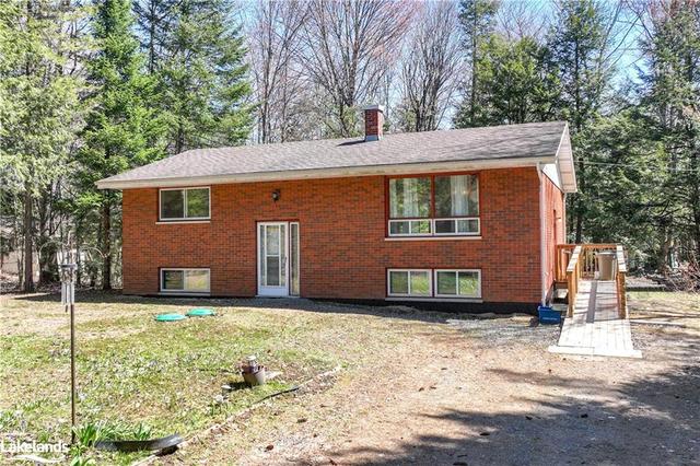 1092 Winhara Road, House detached with 2 bedrooms, 1 bathrooms and 6 parking in Gravenhurst ON | Image 1