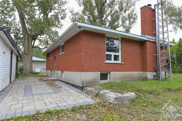 233 Magee Road, House detached with 3 bedrooms, 1 bathrooms and 5 parking in North Grenville ON | Image 3