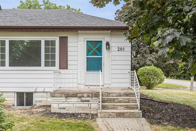 lower - 201 High St, House detached with 3 bedrooms, 1 bathrooms and 1 parking in Whitby ON | Card Image