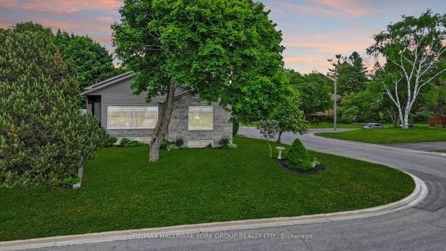 15 Webster Dr, House detached with 3 bedrooms, 2 bathrooms and 5 parking in Aurora ON | Image 12