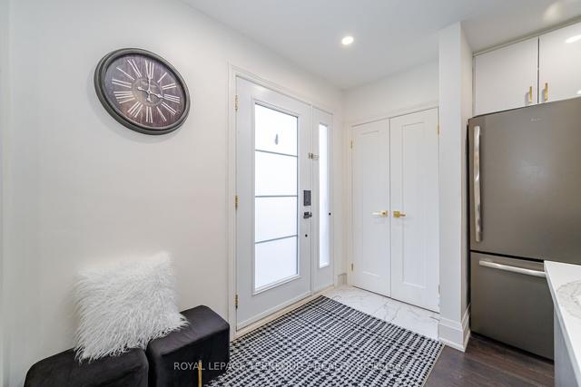 209 Pellatt Ave S, House semidetached with 3 bedrooms, 3 bathrooms and 7 parking in Toronto ON | Image 30