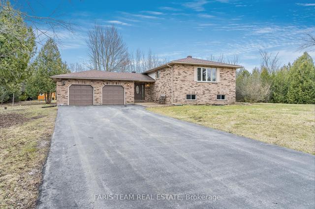 2241 Foxmead Rd, House detached with 2 bedrooms, 3 bathrooms and 16 parking in Oro Medonte ON | Image 1