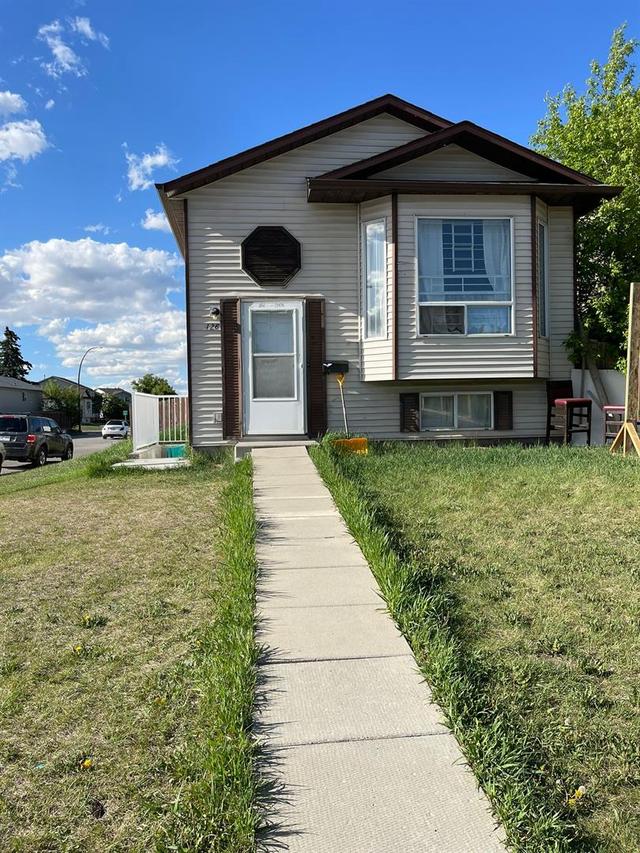 126 Martindale Boulevard Ne, House detached with 4 bedrooms, 2 bathrooms and 2 parking in Calgary AB | Image 1