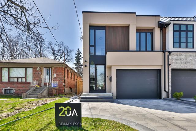 20a Broadview Ave, House semidetached with 4 bedrooms, 4 bathrooms and 3 parking in Mississauga ON | Image 1