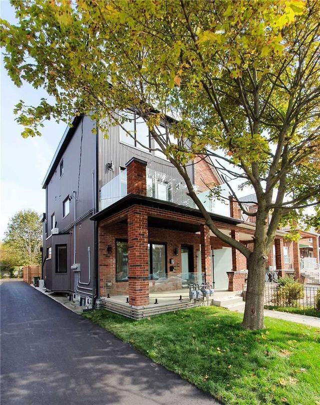 1175 Dovercourt Rd, House detached with 9 bedrooms, 7 bathrooms and 3 parking in Toronto ON | Image 1