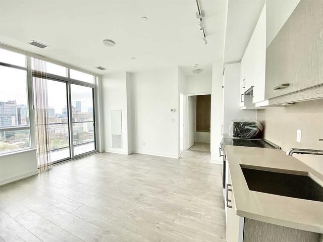 uph08 - 181 Huron St, Condo with 1 bedrooms, 1 bathrooms and 0 parking in Toronto ON | Image 1