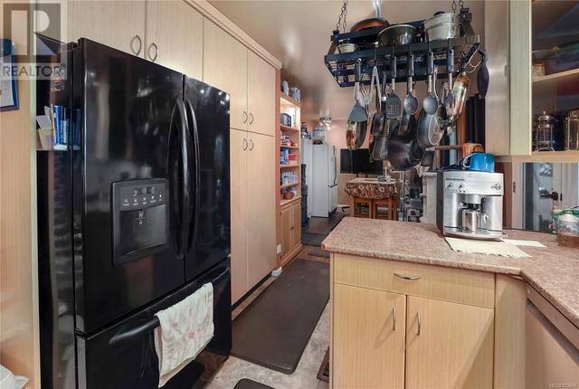 1364 Kingsview Rd, House detached with 3 bedrooms, 3 bathrooms and 2 parking in North Cowichan BC | Card Image