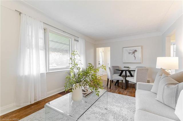 274 West 2nd Street, House detached with 3 bedrooms, 1 bathrooms and 3 parking in Hamilton ON | Image 2