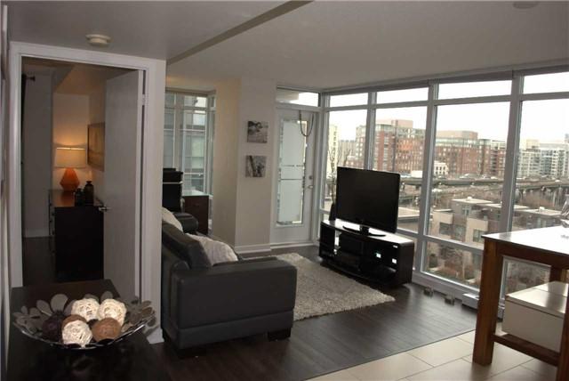718 - 15 Brunel Crt, Condo with 1 bedrooms, 1 bathrooms and 1 parking in Toronto ON | Image 3