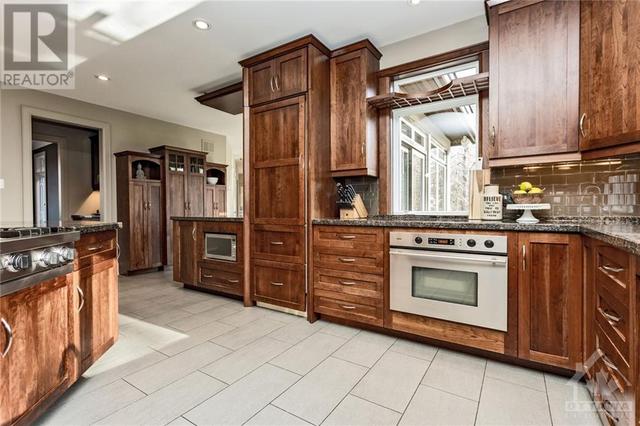 32 Marchvale Drive, House detached with 5 bedrooms, 5 bathrooms and 10 parking in Ottawa ON | Image 12