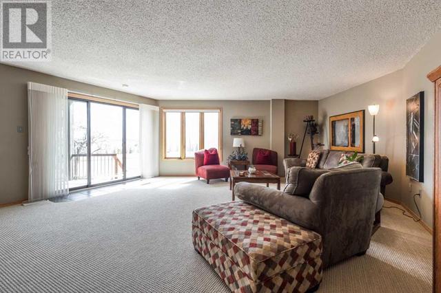 2, - 1165 16 Street Ne, Condo with 2 bedrooms, 3 bathrooms and 2 parking in Medicine Hat AB | Image 2