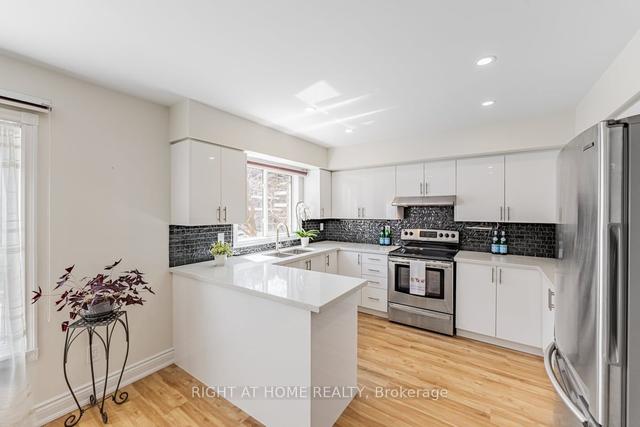 15 Formula Crt, House attached with 3 bedrooms, 3 bathrooms and 3 parking in Toronto ON | Image 2