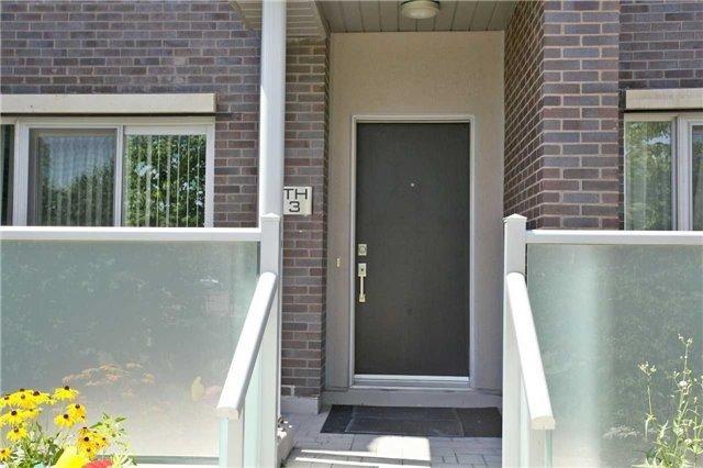 th03 - 330 Village Green Sq, Townhouse with 3 bedrooms, 3 bathrooms and 2 parking in Toronto ON | Image 2
